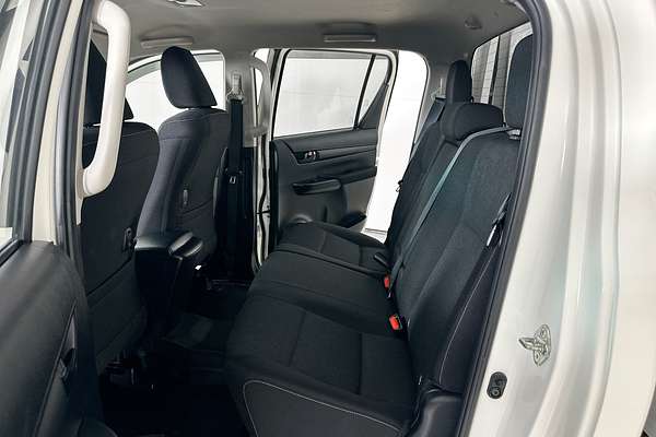 2020 Toyota HILUX SR (4x4) GUN126R FACELIFT 4X4