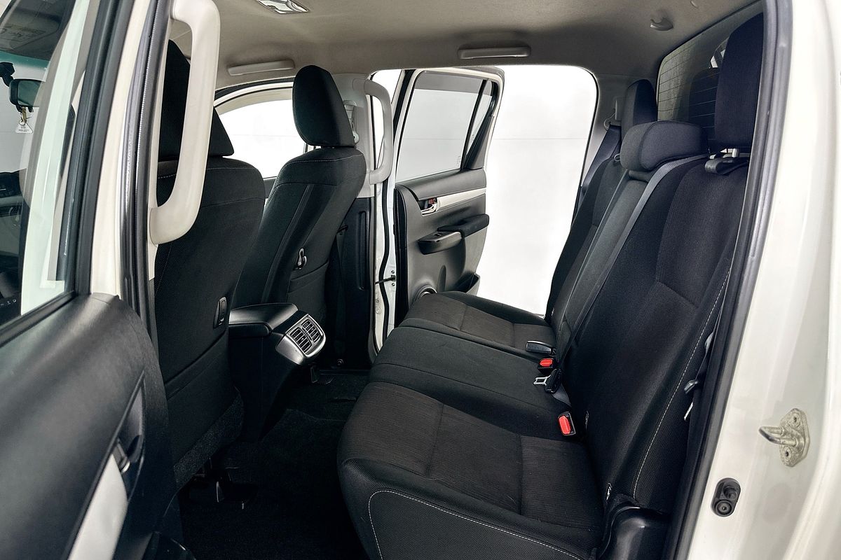 2018 Toyota HILUX SR5 (4x4) GUN126R MY17 4X4