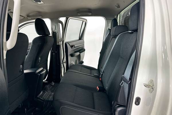 2020 Toyota HILUX SR (4x4) GUN126R FACELIFT 4X4