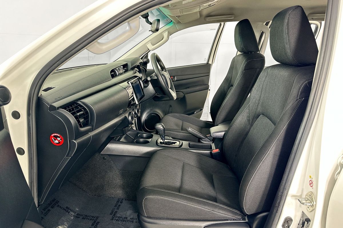 2017 Toyota HILUX SR (4x4) GUN126R 4X4