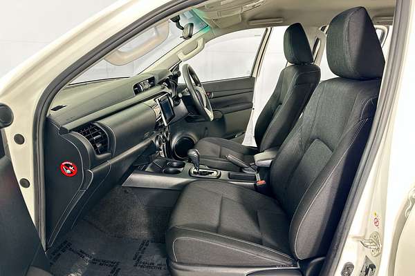 2017 Toyota HILUX SR (4x4) GUN126R 4X4