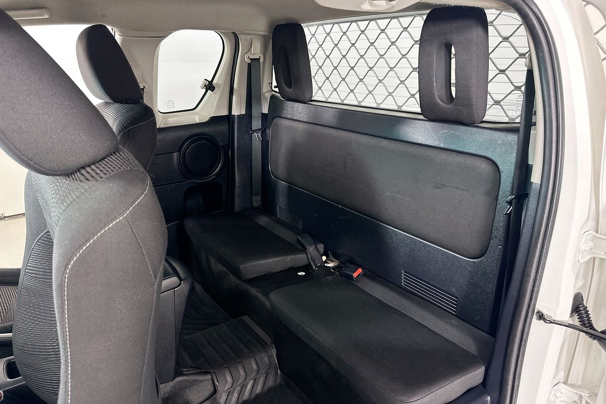 2020 Toyota Hilux SR (4x4) GUN126R FACELIFT 4X4