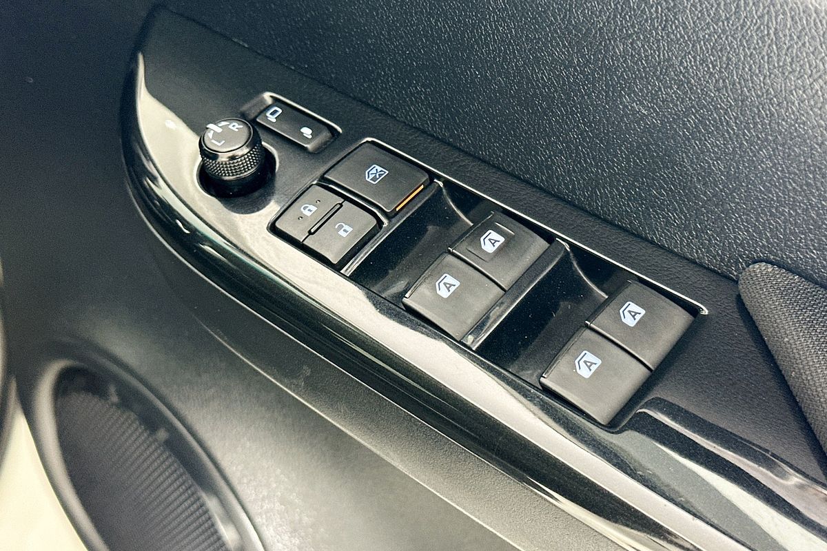 2019 Toyota HILUX SR5 (4x4) GUN126R MY19 4X4