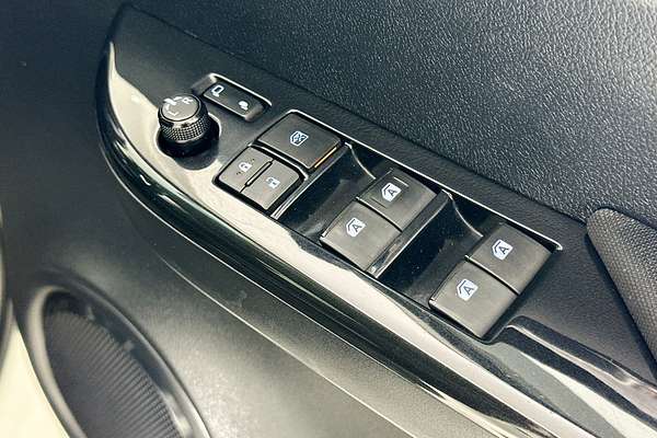 2019 Toyota HILUX SR5 (4x4) GUN126R MY19 4X4