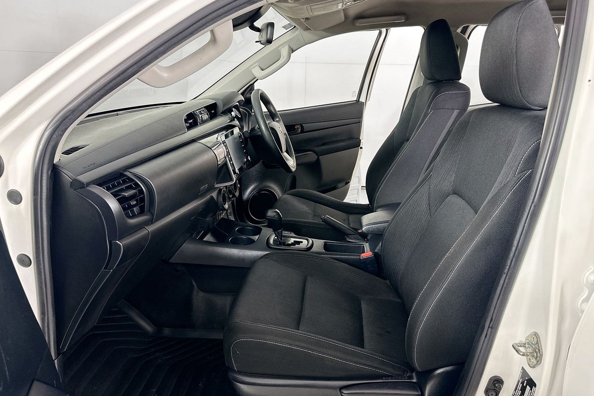 2021 Toyota HILUX SR (4x4) GUN126R FACELIFT 4X4