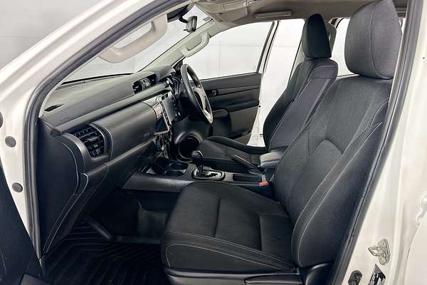 2021 Toyota HILUX SR (4x4) GUN126R FACELIFT 4X4