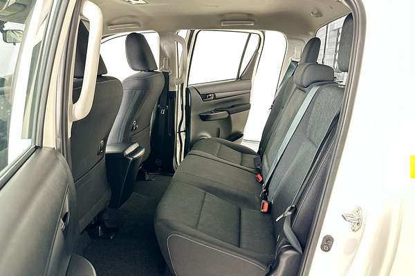 2024 Toyota HILUX SR 48V (4x4) GUN126R 4X4