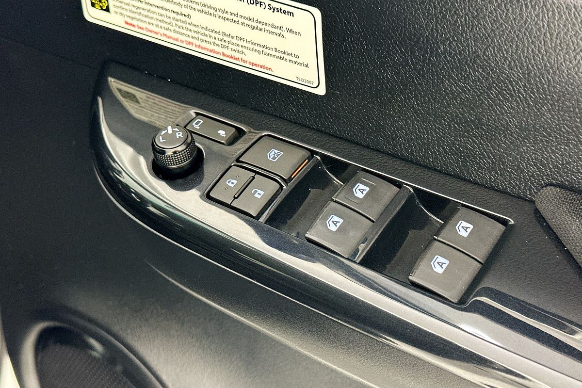 2021 Toyota HILUX SR5 (4x4) GUN126R FACELIFT 4X4