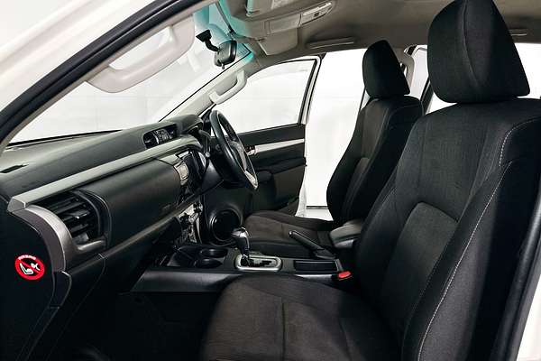 2017 Toyota HILUX SR5 (4x4) GUN126R 4X4