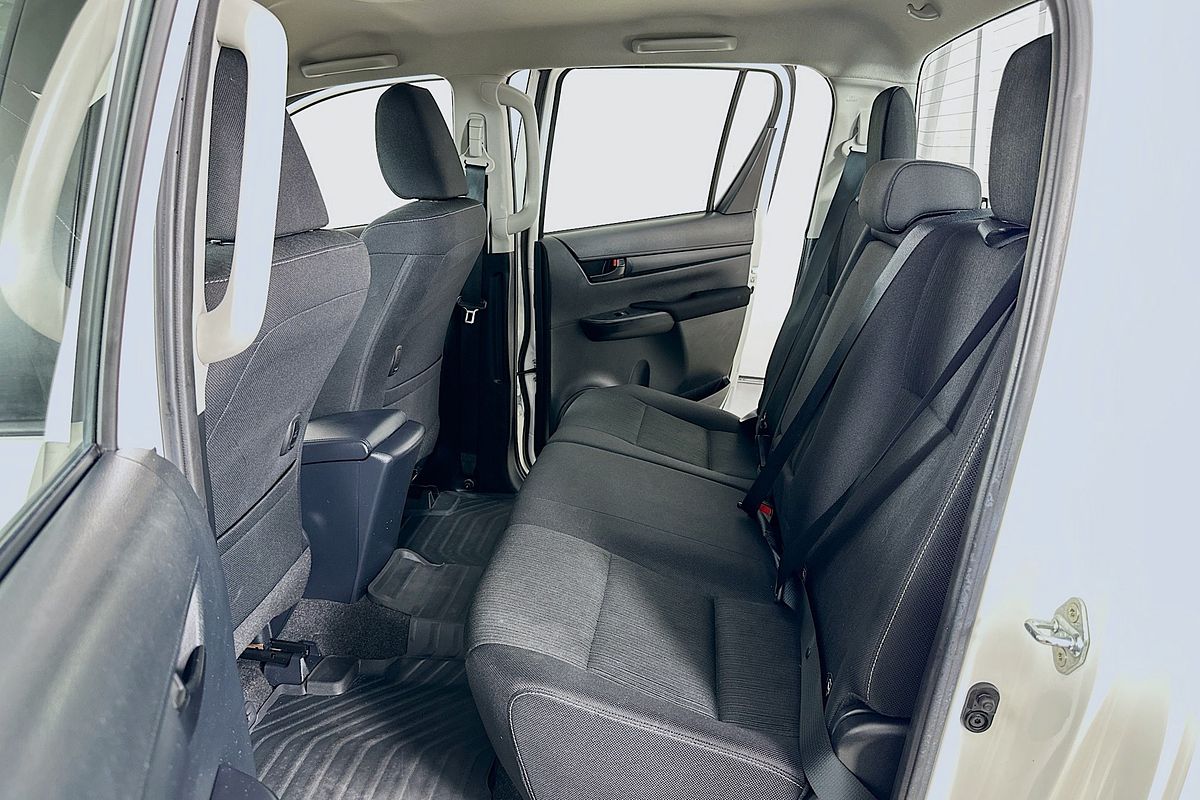 2024 Toyota HILUX SR 48V (4x4) GUN126R 4X4