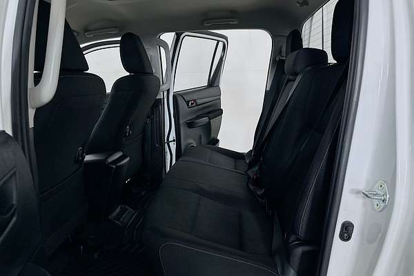 2024 Toyota HILUX SR 48V (4x4) GUN126R 4X4