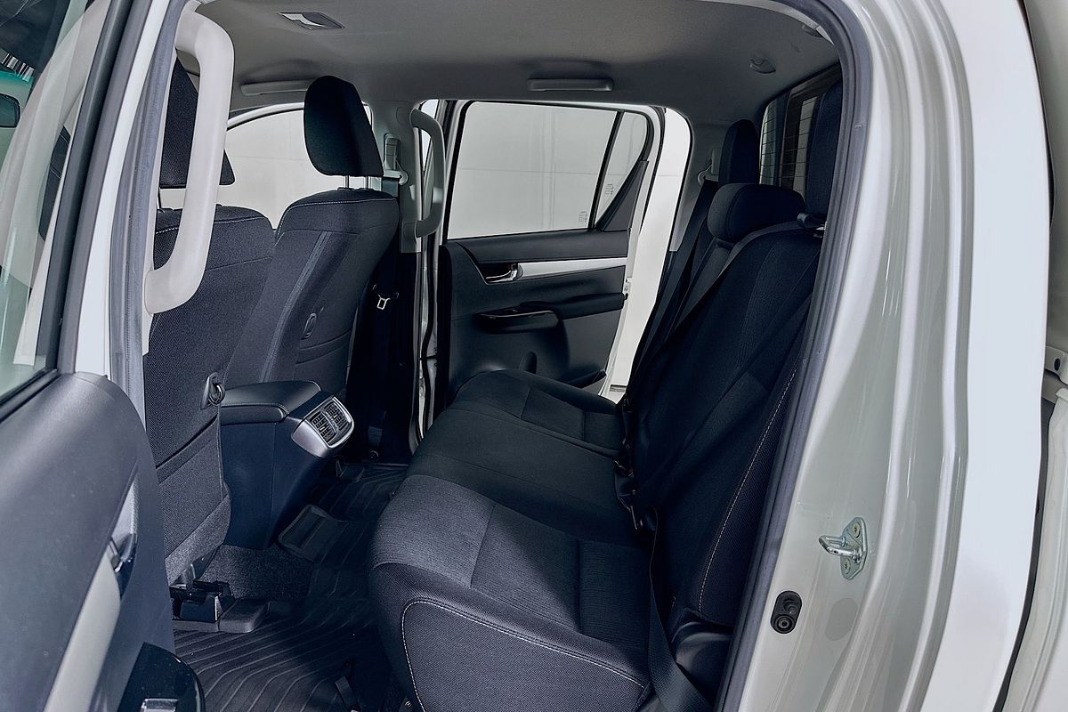 2020 Toyota HILUX SR5 GUN126R 4X4