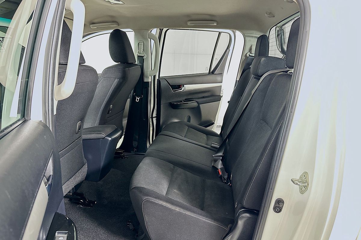 2016 Toyota HILUX SR5 (4x4) GUN126R 4X4