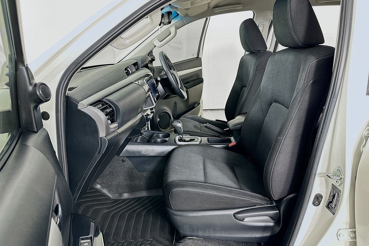 2021 Toyota HILUX SR5 (4x4) GUN126R FACELIFT 4X4