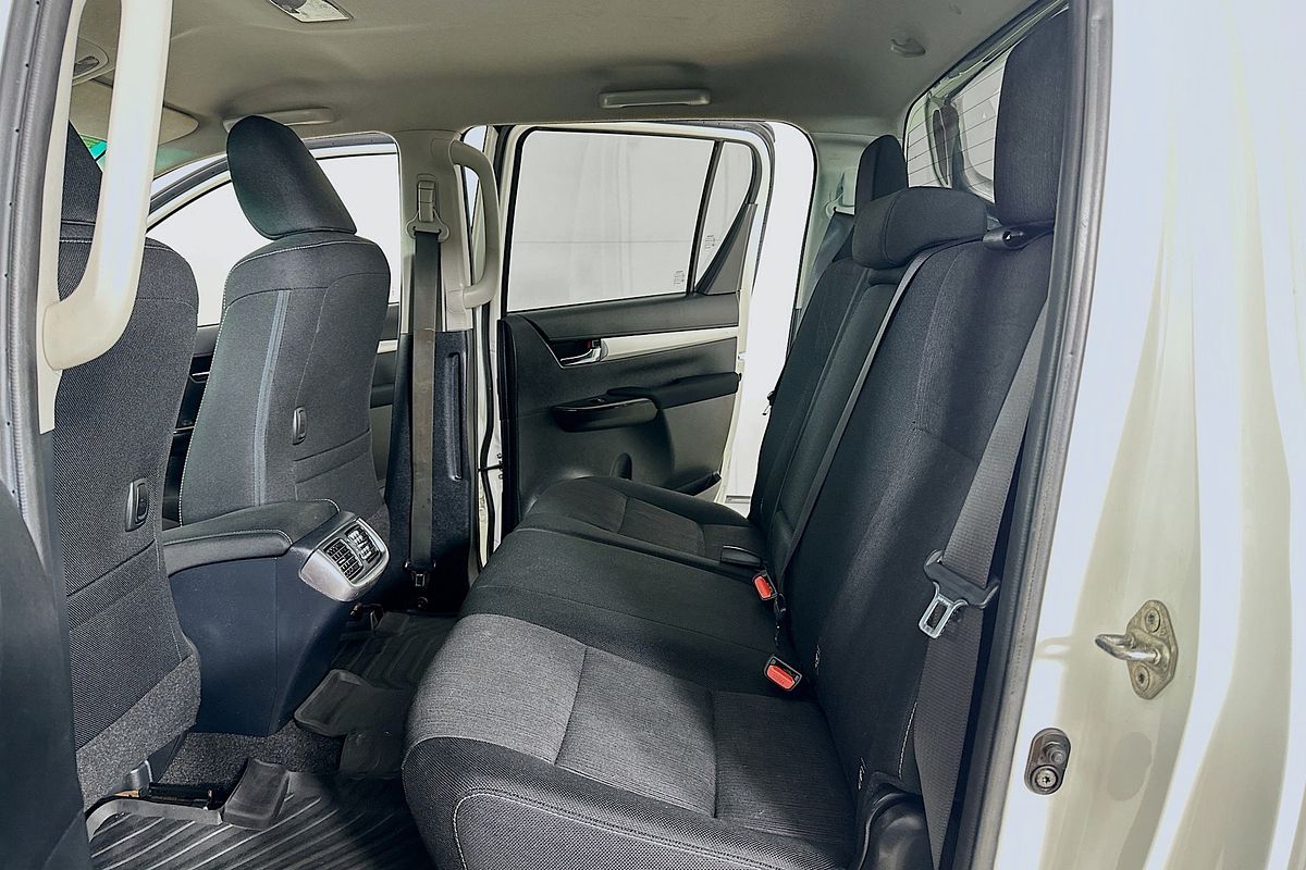 2018 Toyota HILUX SR5 (4x4) GUN126R MY17 4X4