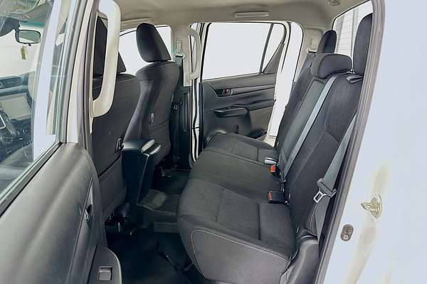 2020 Toyota HILUX SR (4x4) GUN126R FACELIFT 4X4