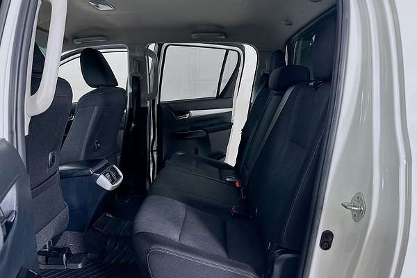 2020 Toyota HILUX SR5 (4x4) GUN126R FACELIFT 4X4
