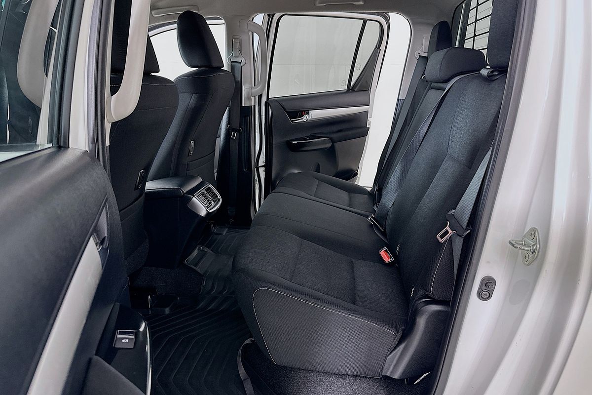 2021 Toyota HILUX SR5 (4x4) GUN126R FACELIFT 4X4