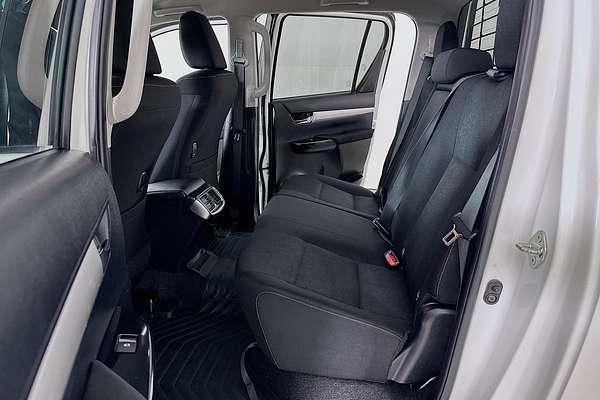2021 Toyota HILUX SR5 (4x4) GUN126R FACELIFT 4X4