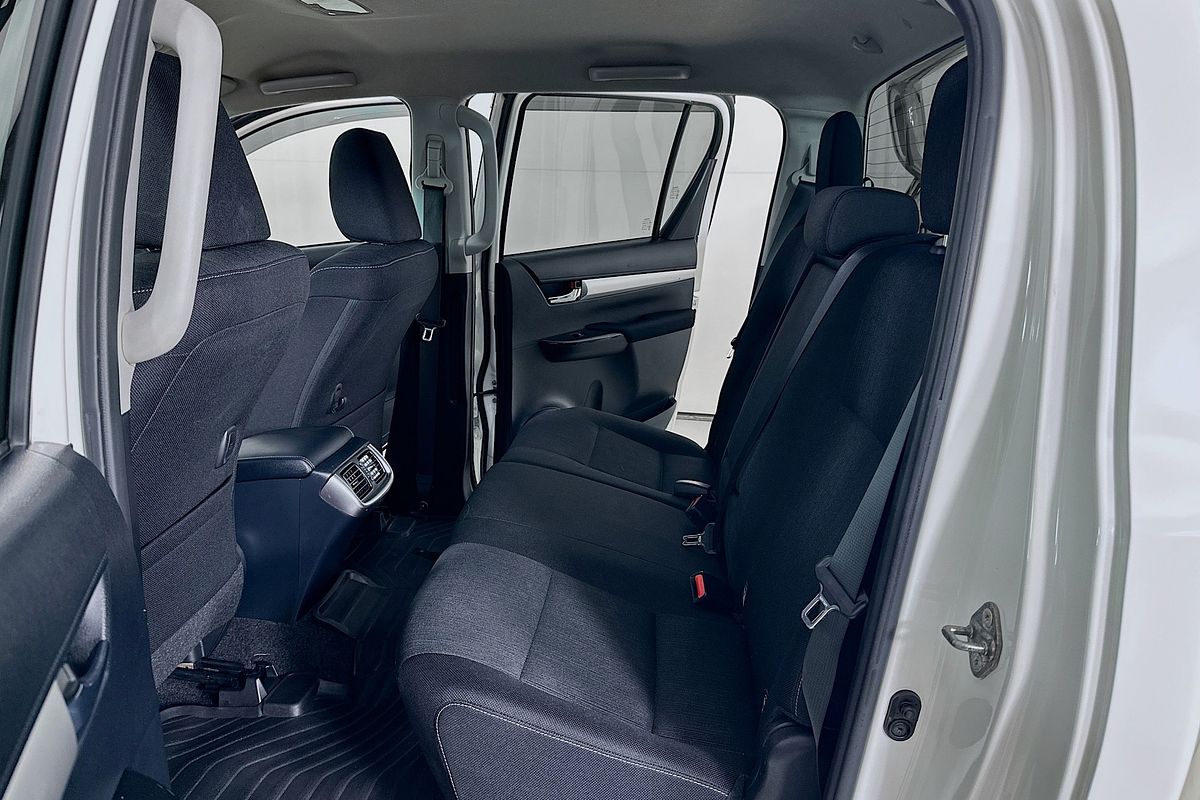 2021 Toyota HILUX SR5 (4x4) GUN126R 4X4