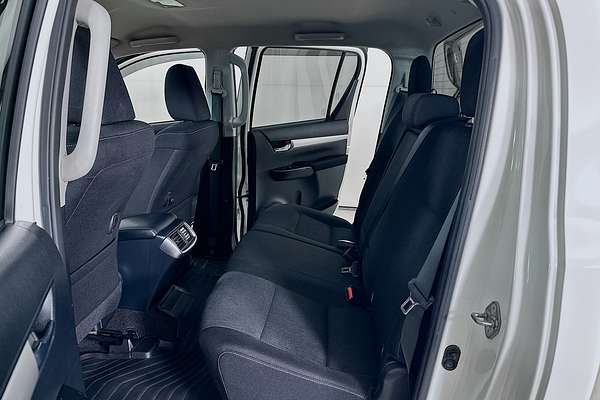 2021 Toyota HILUX SR5 (4x4) GUN126R 4X4