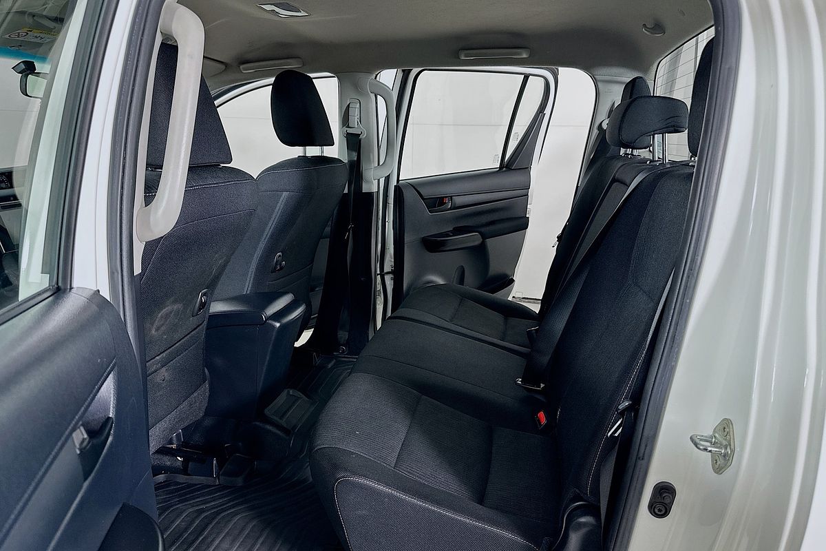 2018 Toyota HILUX SR (4x4) GUN126R MY19 4X4