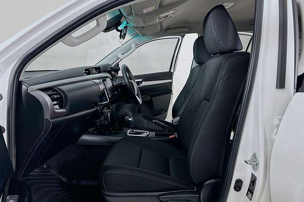 2022 Toyota HILUX SR5 (4x4) GUN126R 4X4