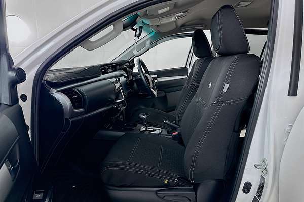 2022 Toyota HILUX SR5 (4x4) GUN126R 4X4