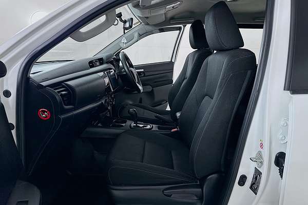 2017 Toyota HILUX SR (4x4) GUN126R 4X4