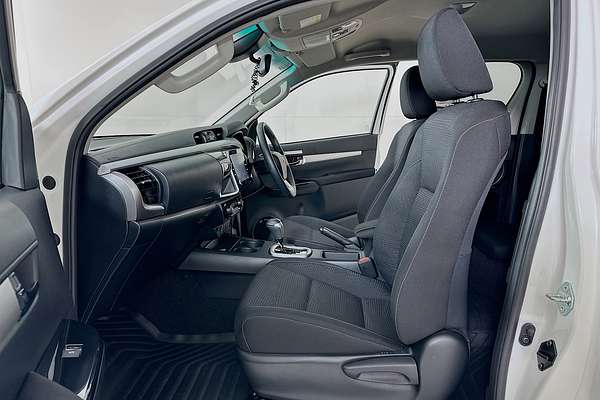 2024 Toyota Hilux SR5 (4x4) GUN126R 4X4