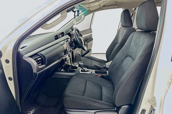 2021 Toyota HILUX SR5 (4x4) GUN126R 4X4