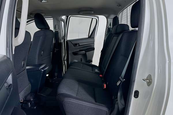 2021 Toyota HILUX SR (4x4) GUN126R FACELIFT 4X4