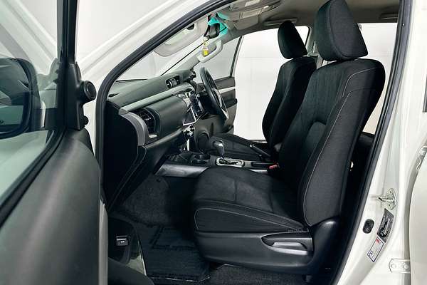 2021 Toyota HILUX SR5 (4x4) GUN126R FACELIFT 4X4