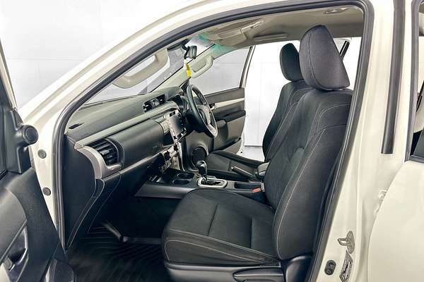 2021 Toyota HILUX SR5 (4x4) GUN126R 4X4