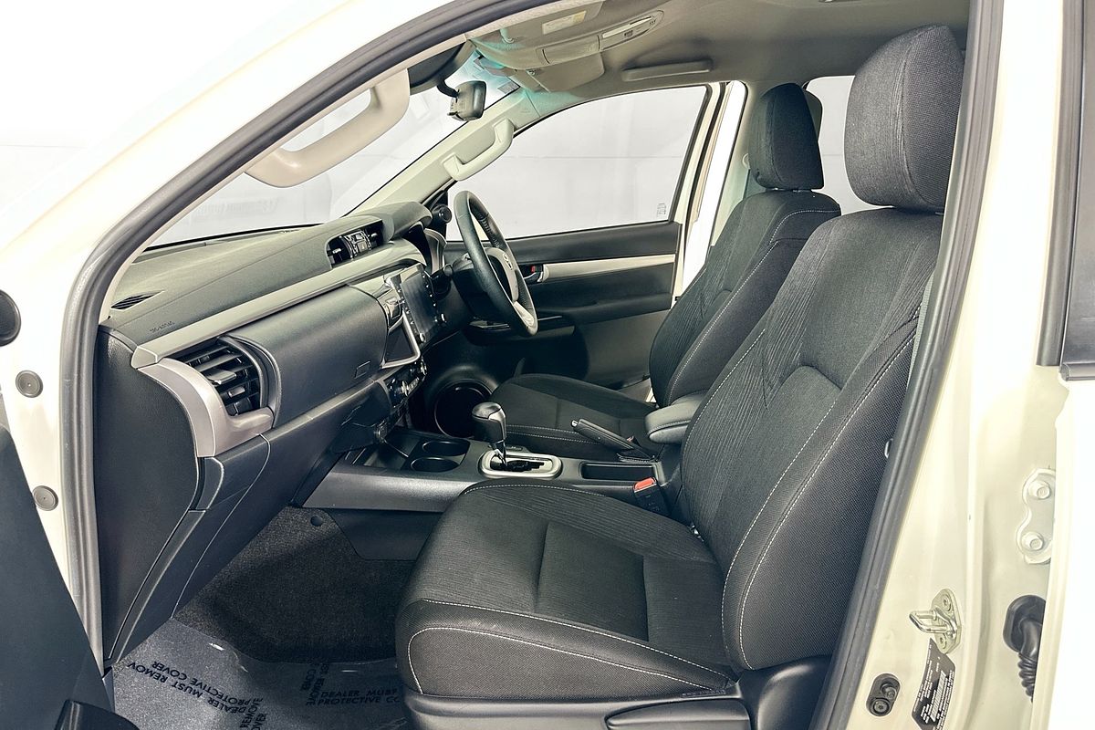 2021 Toyota HILUX SR5 (4x4) GUN126R FACELIFT 4X4