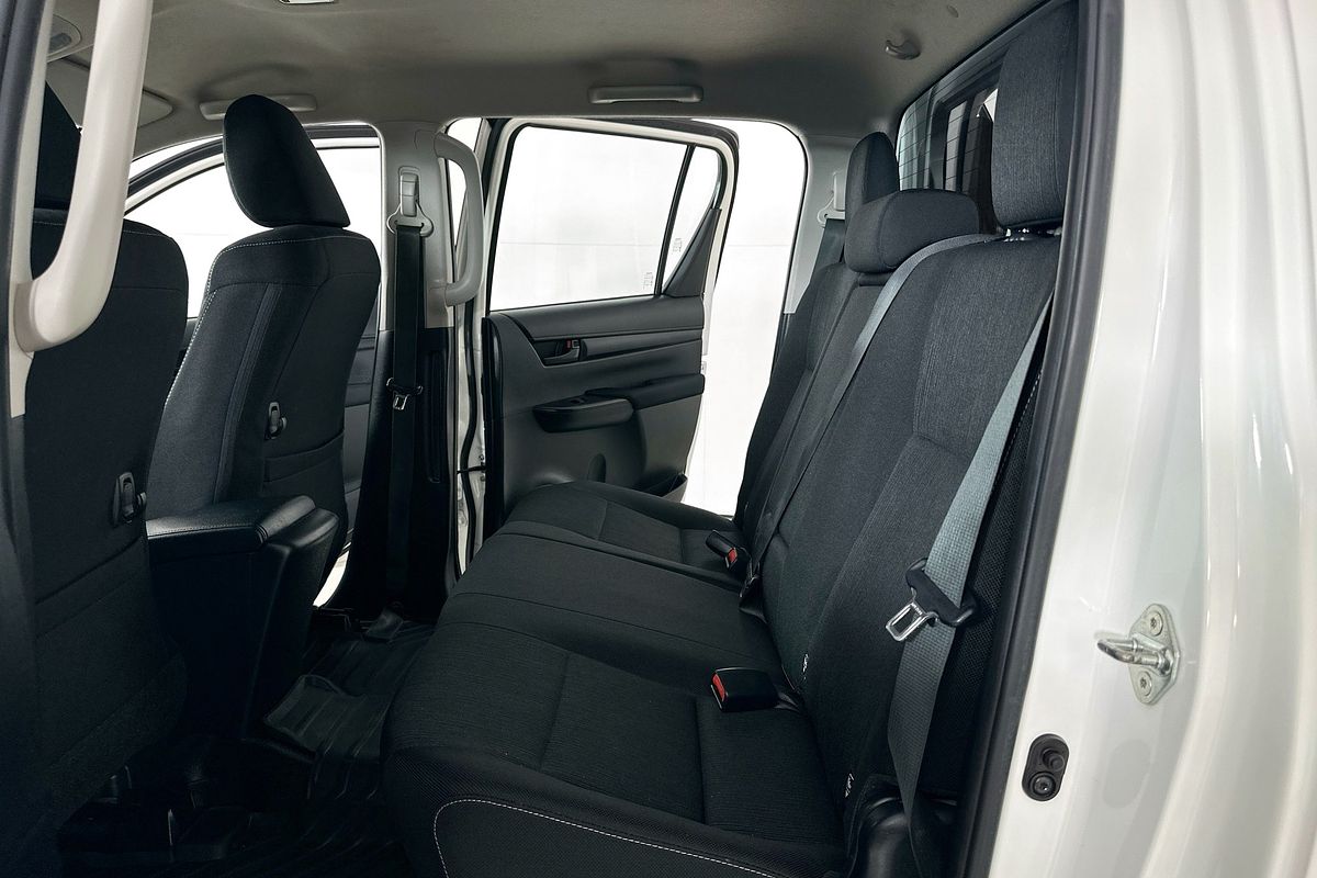 2020 Toyota HILUX SR (4x4) GUN126R FACELIFT 4X4