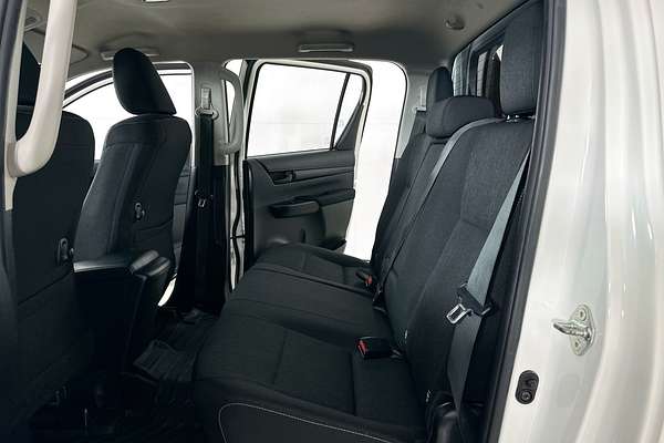 2020 Toyota HILUX SR (4x4) GUN126R FACELIFT 4X4