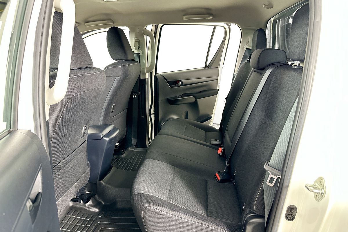 2020 Toyota HILUX SR (4x4) GUN126R FACELIFT 4X4
