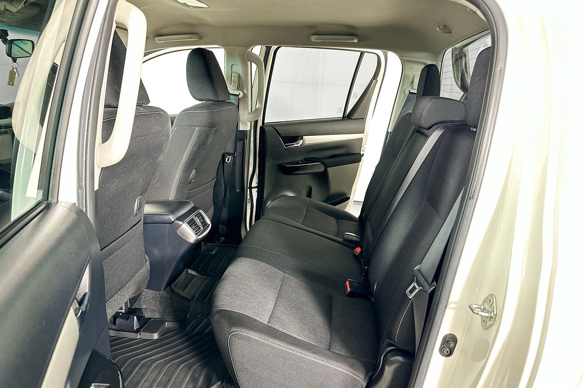 2018 Toyota HILUX SR5 (4x4) GUN126R MY17 4X4