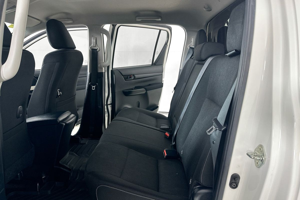 2020 Toyota HILUX SR (4x4) GUN126R FACELIFT 4X4