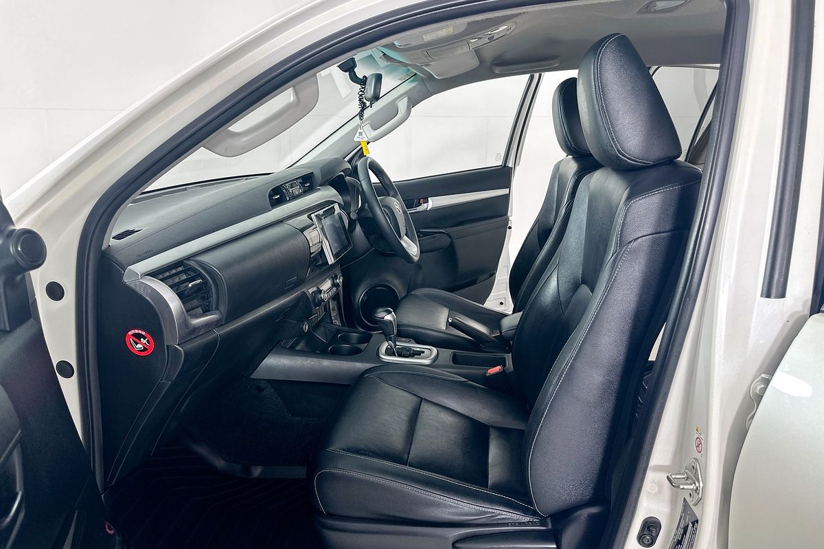2017 Toyota HILUX SR5 (4x4) GUN126R 4X4
