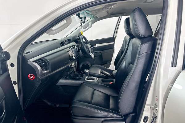 2017 Toyota HILUX SR5 (4x4) GUN126R 4X4