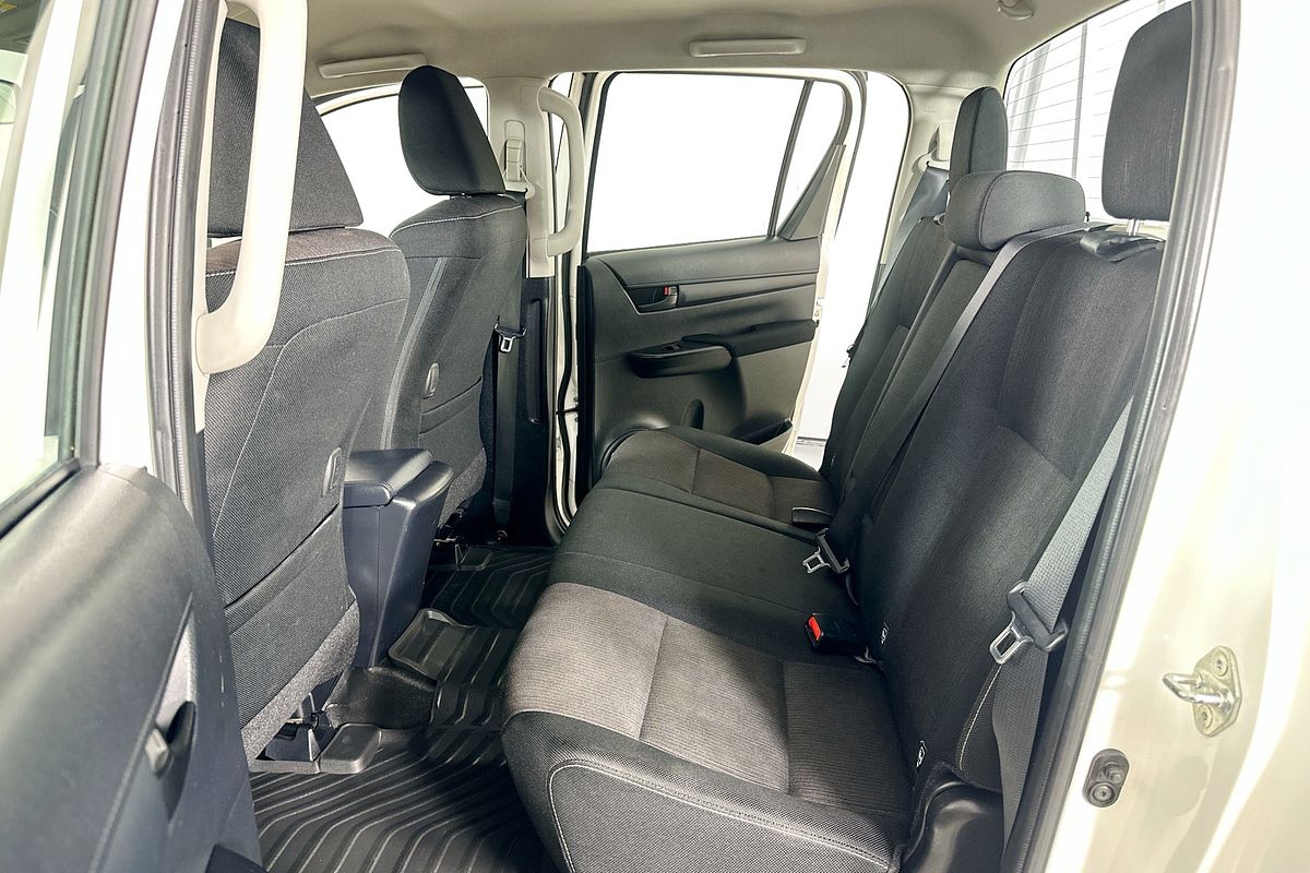 2018 Toyota HILUX SR (4x4) GUN126R MY17 4X4