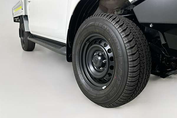 2025 Toyota HILUX SR (4x4) STEEL WHEELS GUN126R RC 4X4