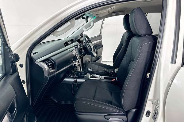 2021 Toyota HILUX SR5 (4x4) GUN126R FACELIFT 4X4