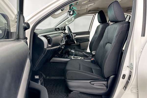 2022 Toyota HILUX SR5 (4x4) GUN126R 4X4