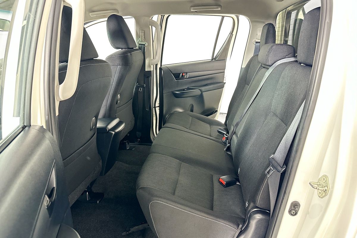 2017 Toyota HILUX SR (4x4) GUN126R 4X4