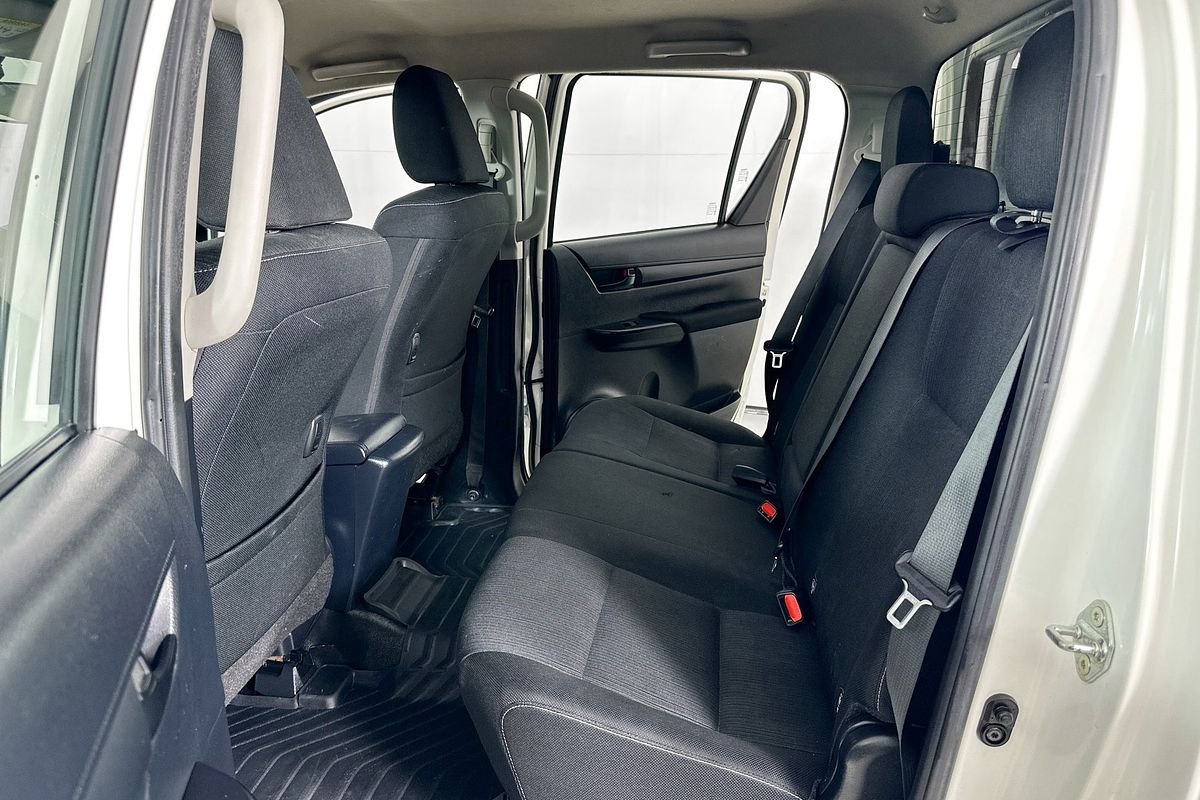 2021 Toyota HILUX SR (4x4) GUN126R FACELIFT 4X4