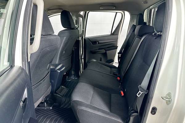 2021 Toyota HILUX SR (4x4) GUN126R FACELIFT 4X4