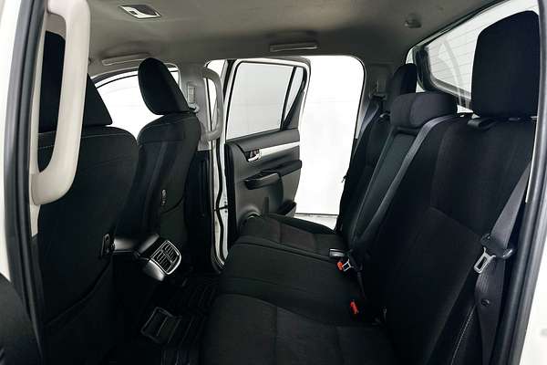 2017 Toyota HILUX SR5 (4x4) GUN126R 4X4